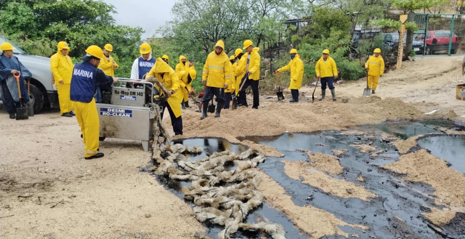 Personal Naval de la Brigada de Respuesta a Emergencias brinda apoyo