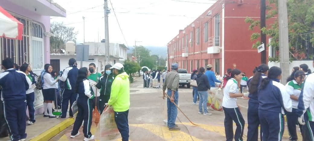 Se une comunidad de Santiago Huajolotitlán para prevención en temporada de lluvias